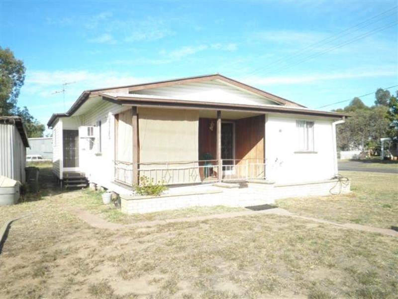 60 Raglan Street, Roma QLD 4455