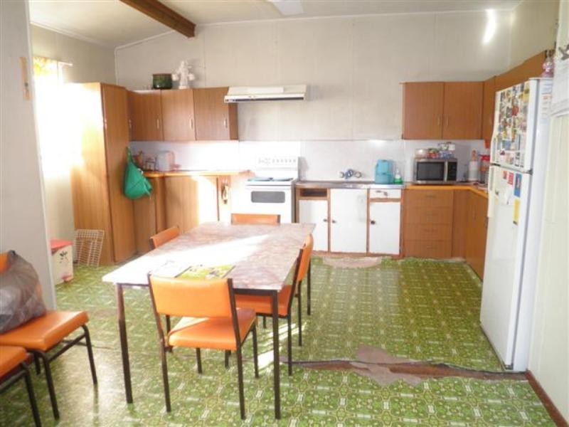 60 Raglan Street, Roma QLD 4455