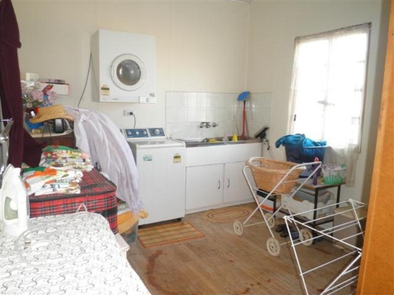 60 Raglan Street, Roma QLD 4455