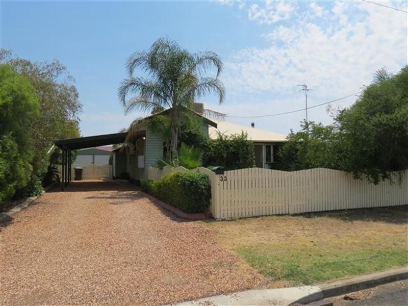 33 Bowen Street, Roma QLD 4455