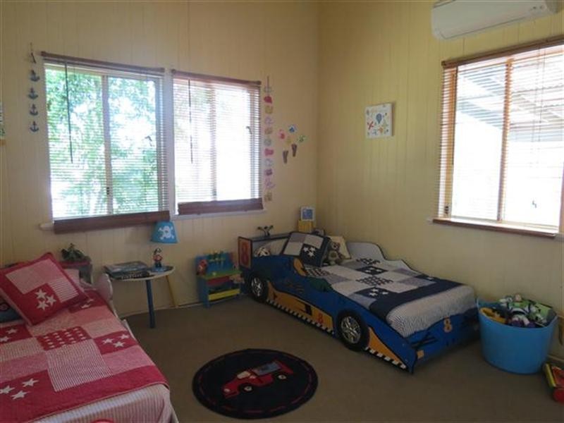 33 Bowen Street, Roma QLD 4455