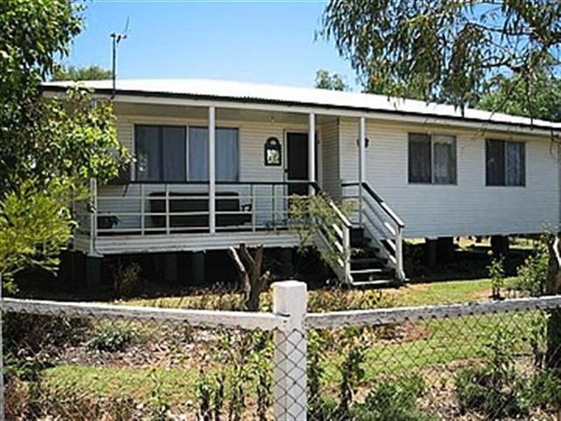 15 South Street, Roma QLD 4455