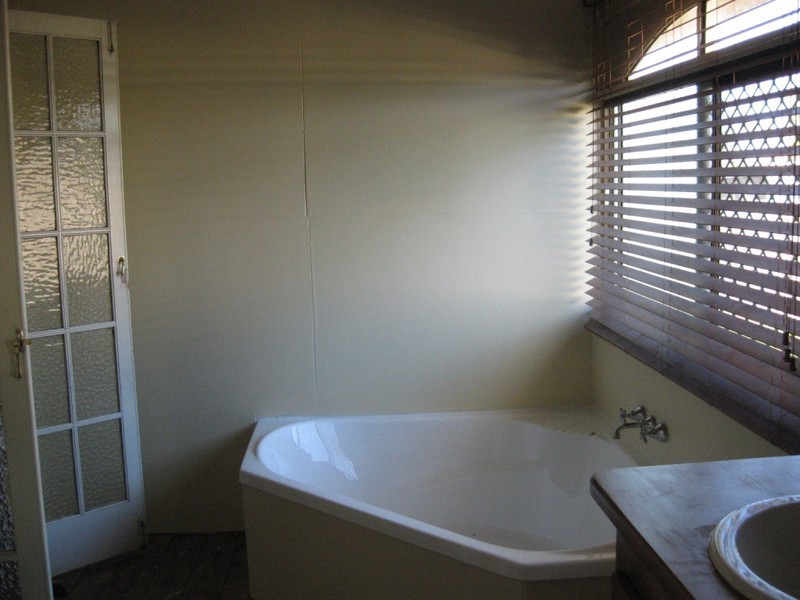 12 Twine Street, Roma QLD 4455