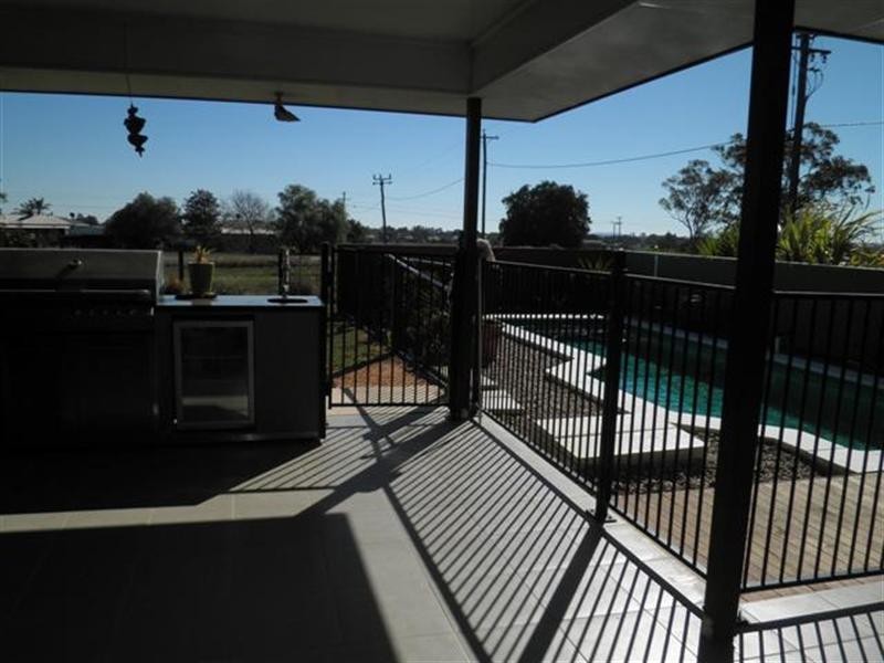 191 Charles Street, Roma QLD 4455