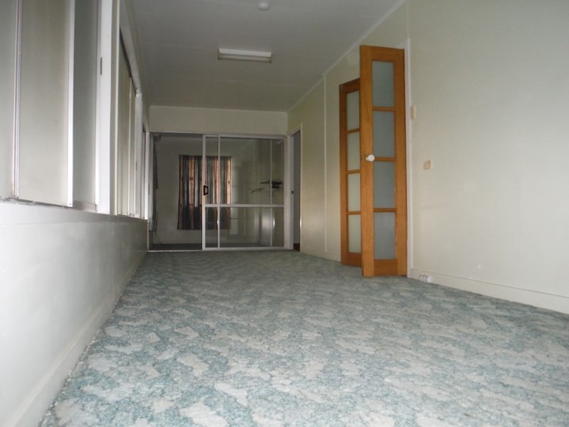 102 Currey Street, Roma QLD 4455