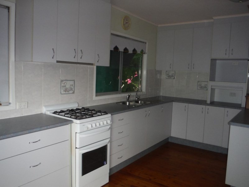 102 Currey Street, Roma QLD 4455