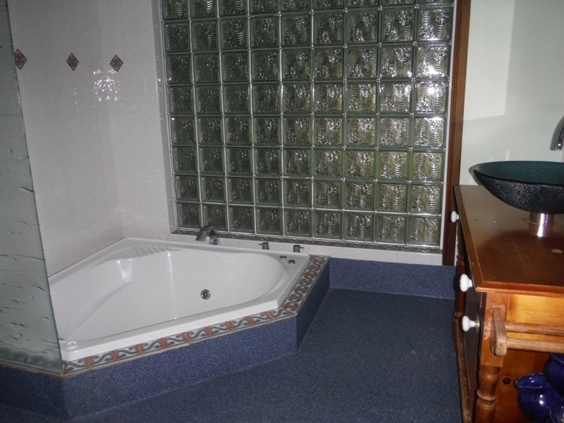 102 Currey Street, Roma QLD 4455