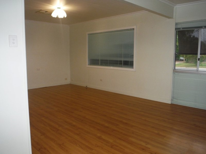 102 Currey Street, Roma QLD 4455