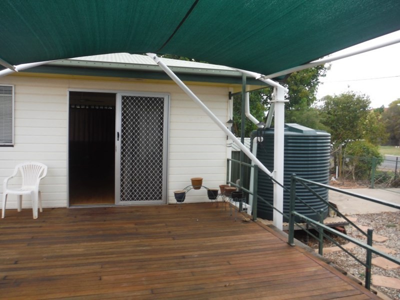 102 Currey Street, Roma QLD 4455