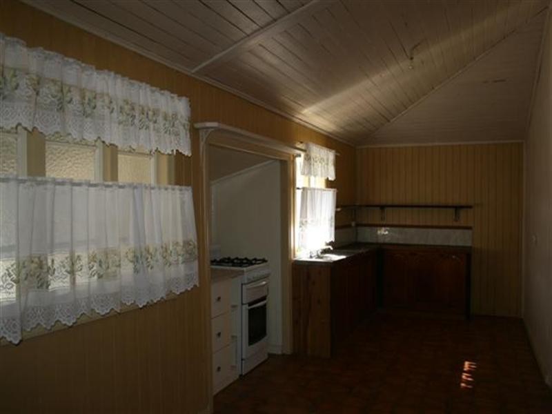 11 Garden Street, Yuleba QLD 4427