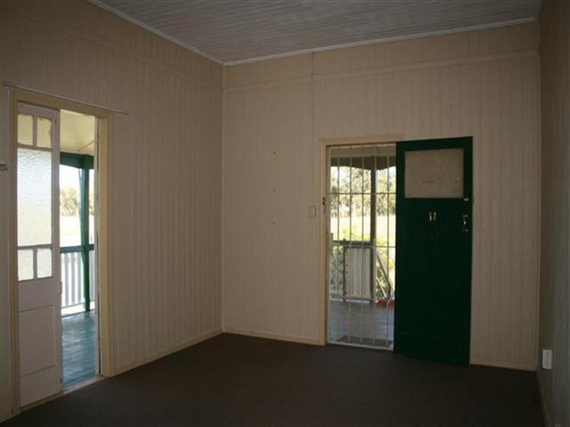 11 Garden Street, Yuleba QLD 4427