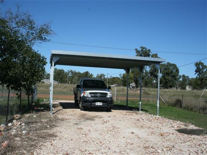 11 Garden Street, Yuleba QLD 4427