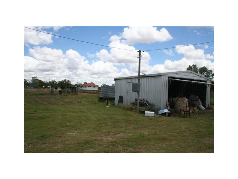 19 Flinders Street, Yuleba QLD 4427