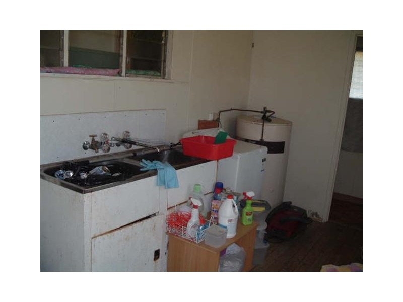 19 Flinders Street, Yuleba QLD 4427