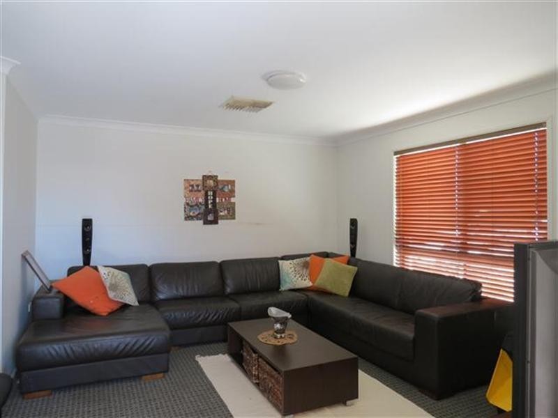 124 Bowen Street, Roma QLD 4455