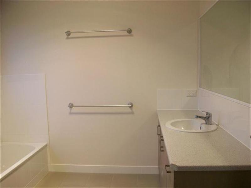 6 Lockyer Crescent, Roma QLD 4455