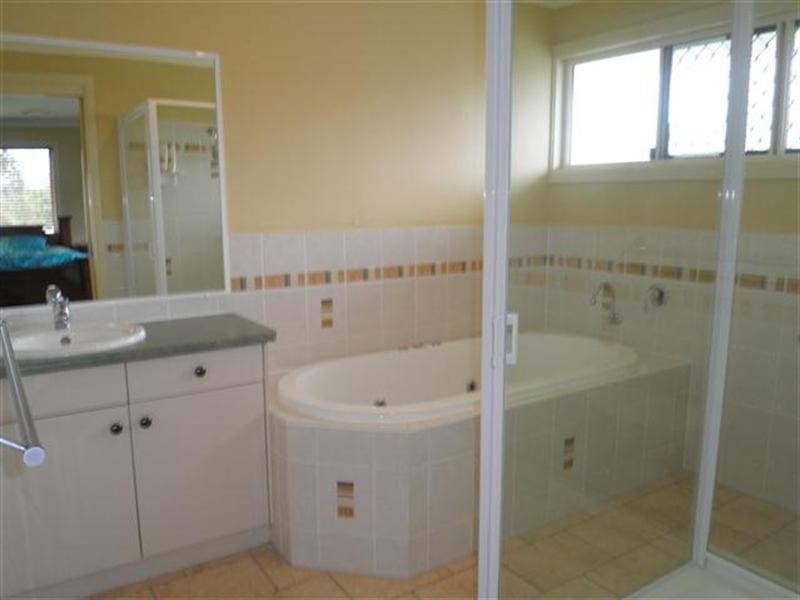 14 Roslyn Drive, Roma QLD 4455