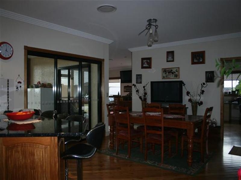 193 Charles, Roma QLD 4455