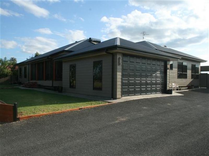 193 Charles, Roma QLD 4455