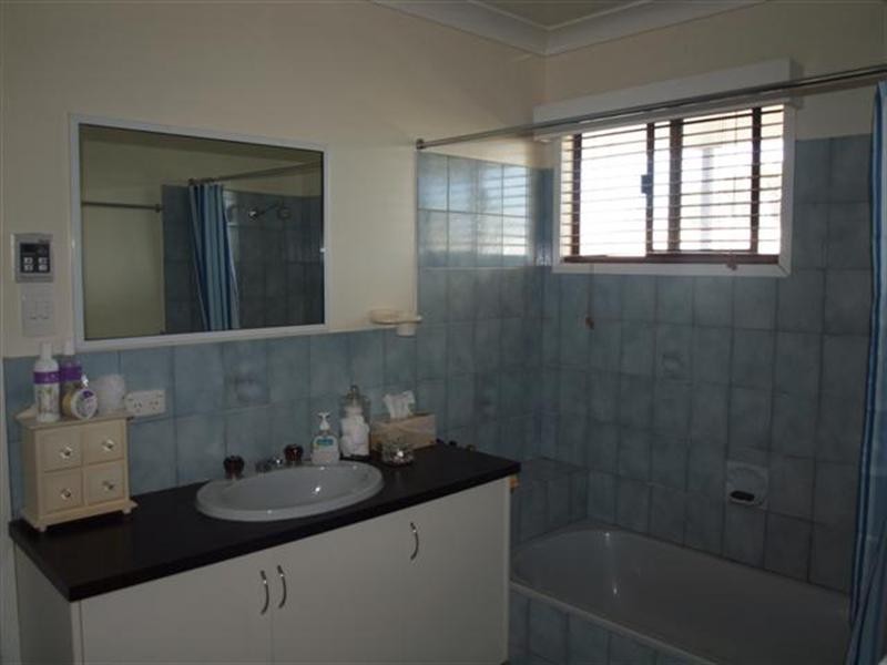 106-108 Currey Street, Roma QLD 4455