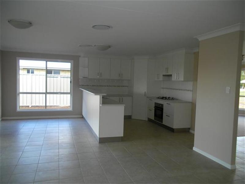 13 Edna Street, Roma QLD 4455