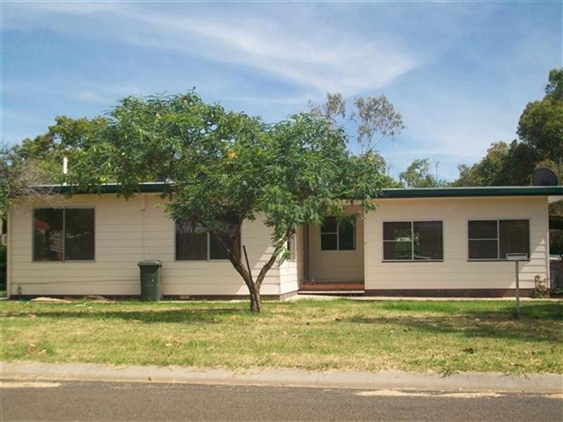 9 Howard Street, Roma QLD 4455