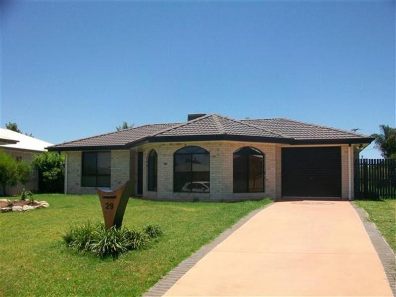29 Karalee Court, Roma QLD 4455