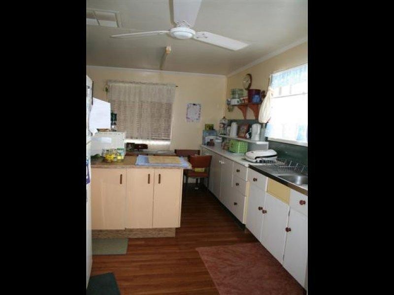 2 Holland Street, Roma QLD 4455