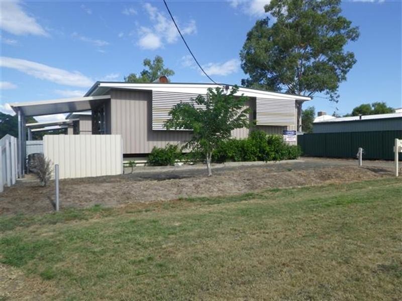 12 Quintin Street, Roma QLD 4455