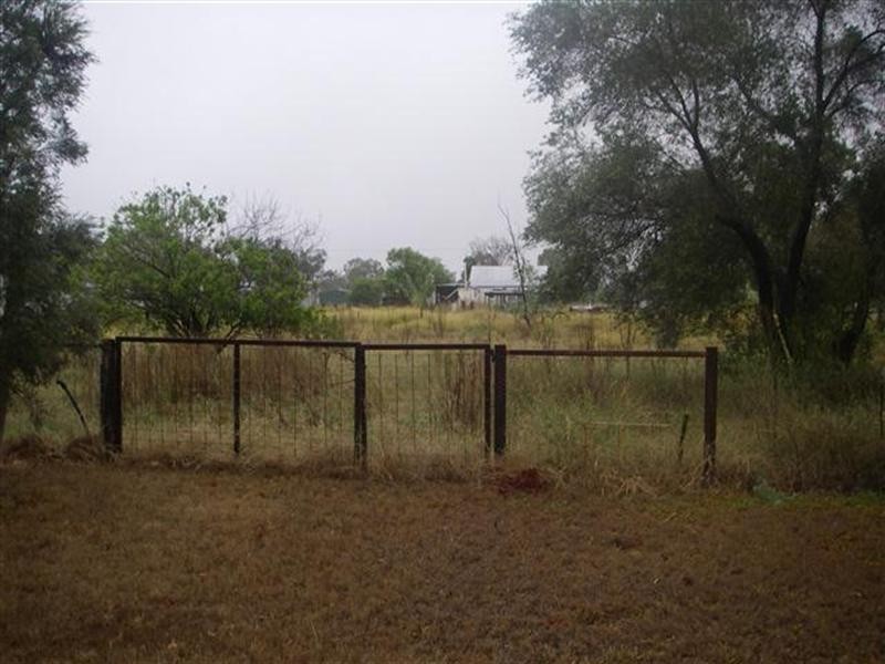 17 Creek Street, Yuleba QLD 4427