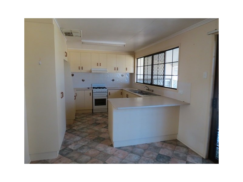 134 Northern Road, Roma QLD 4455