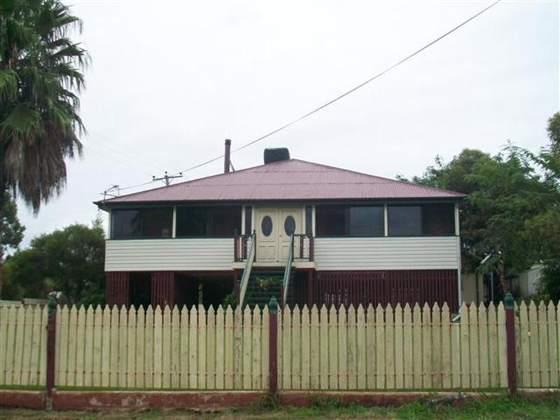 30 Northern Road, Roma QLD 4455