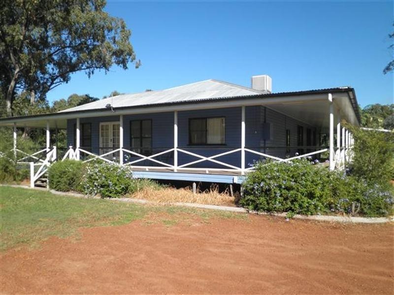 8 Felicity Court, Roma QLD 4455