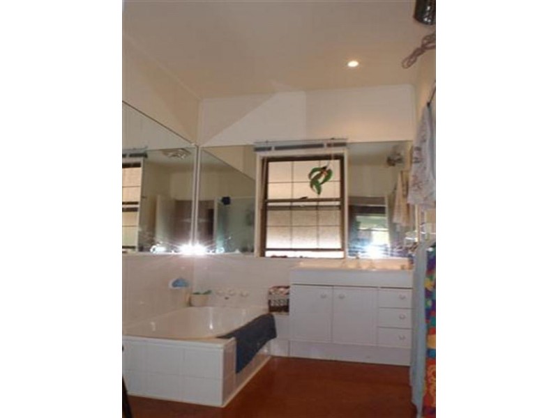 8 Felicity Court, Roma QLD 4455