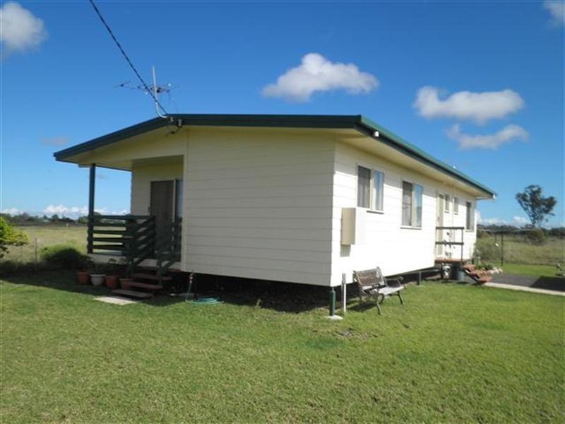 35 Swans Road, Wallumbilla QLD 4428