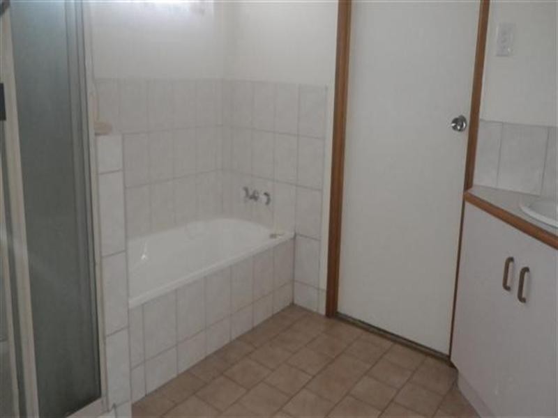 9 Rosedale Close, Roma QLD 4455