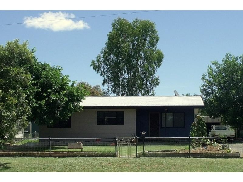 9 Charles Street, Roma QLD 4455