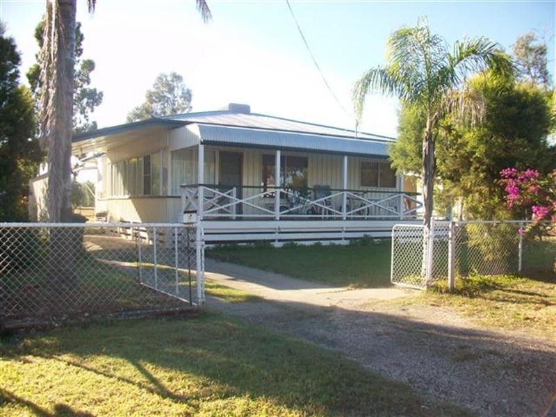 4 Borland Street, Roma QLD 4455