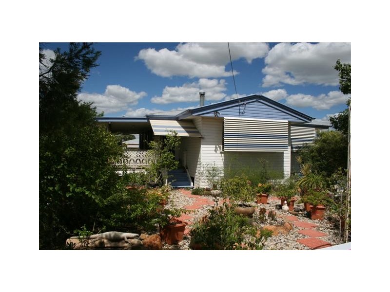 120 Currey Street, Roma QLD 4455