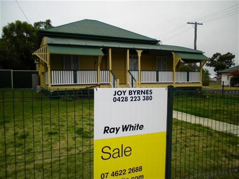 31 Hoffman Street, Roma QLD 4455