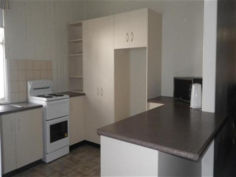 31 Hoffman Street, Roma QLD 4455