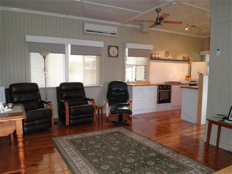 17 Hoffman Street, Roma QLD 4455