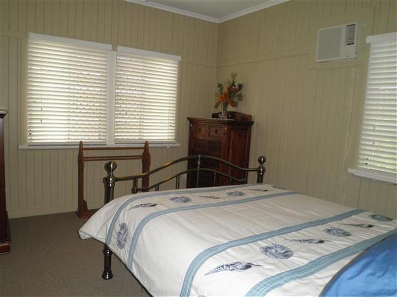 17 Hoffman Street, Roma QLD 4455