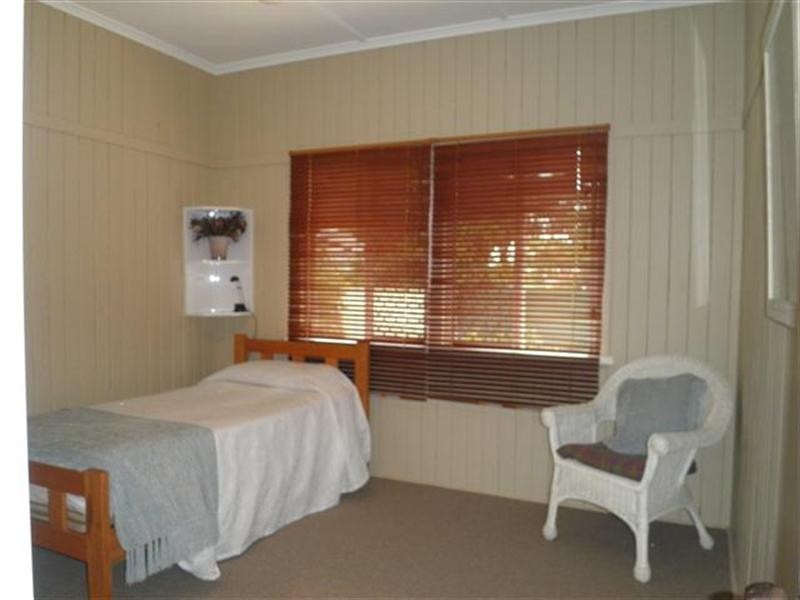 17 Hoffman Street, Roma QLD 4455