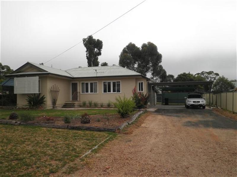 17 Hoffman Street, Roma QLD 4455