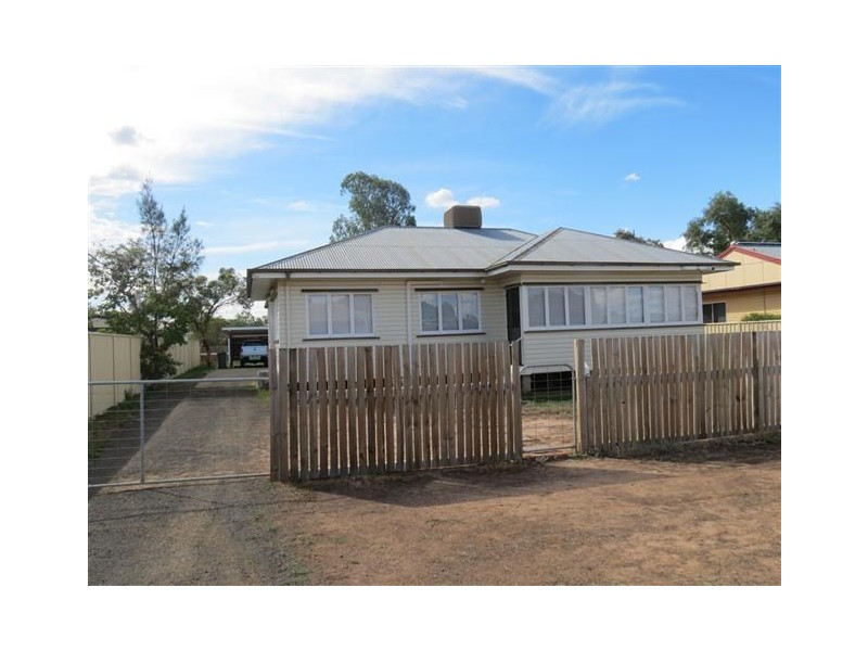 11 Saunders Street, Roma QLD 4455