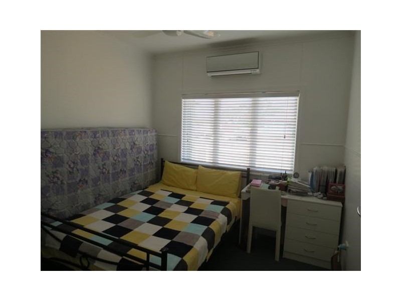 11 Saunders Street, Roma QLD 4455