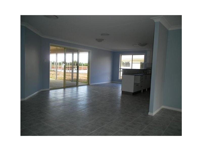 11 Edna Street, Roma QLD 4455