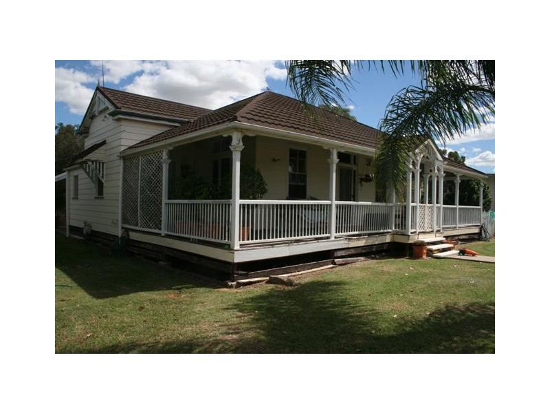 62 Raglan Street, Roma QLD 4455
