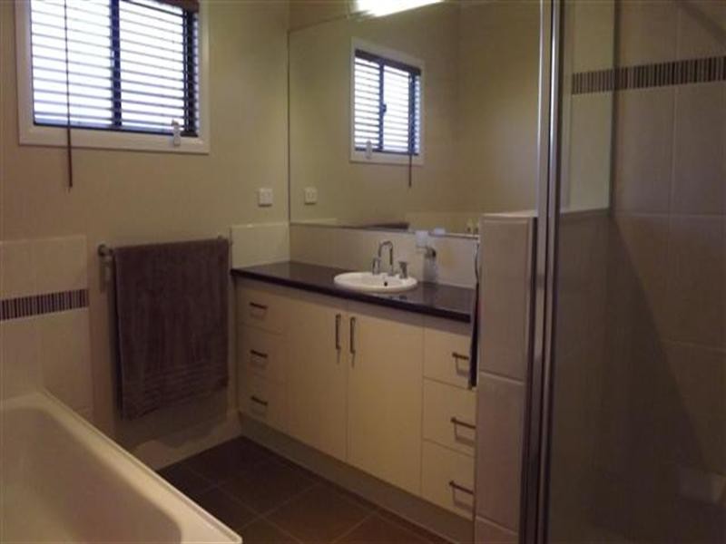 5 Beetson Drive, Roma QLD 4455